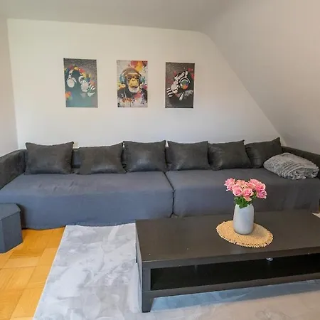 Dachgeschosswohnung Am Fusse Des Georgenbergs Apartman